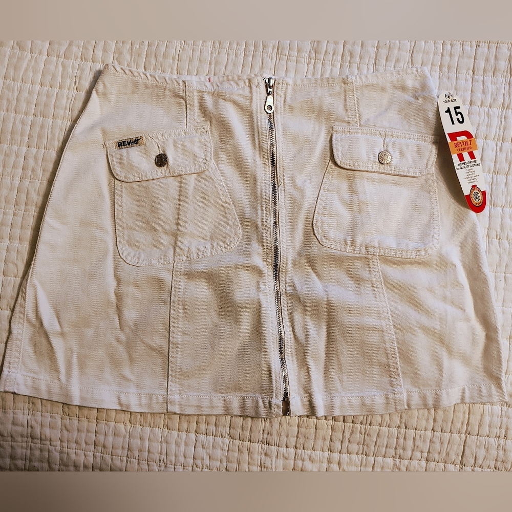Revolt White Mini Skirt with Front Zipper NWT